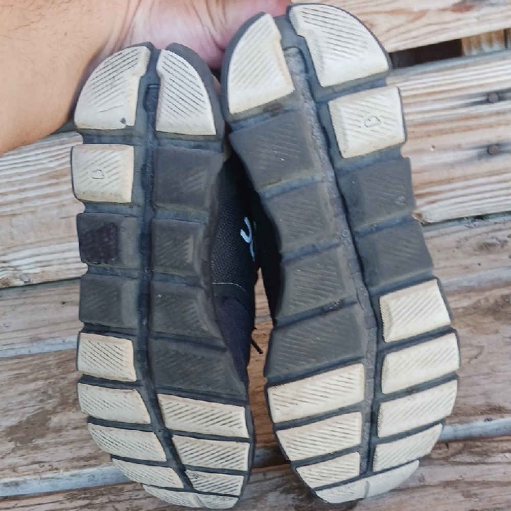 On Running Black Athletic Shoes with Breathable Mesh and Cushioned Sole - Picture 16 of 16